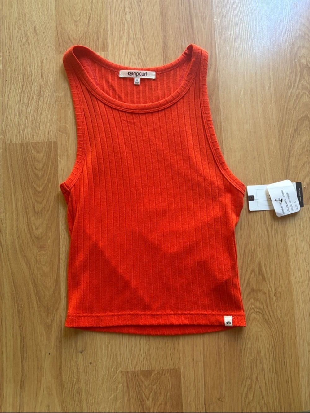 Rip Curl Women's Ribbed Bright red ribbed Tank small. High neck